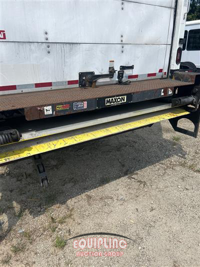 2017 Freightliner M2 106 S/A 26FT BOX TRUCK