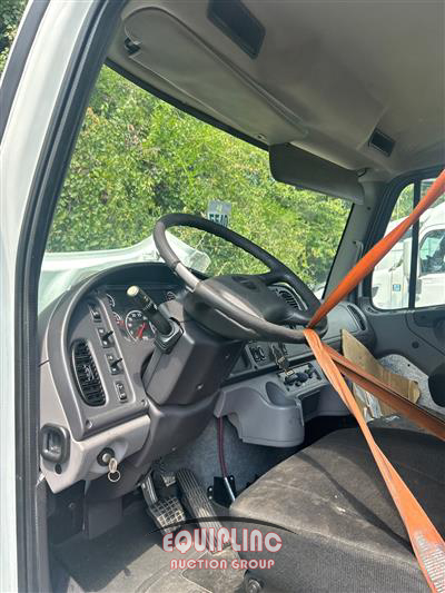 2017 Freightliner M2 106 S/A 26FT BOX TRUCK