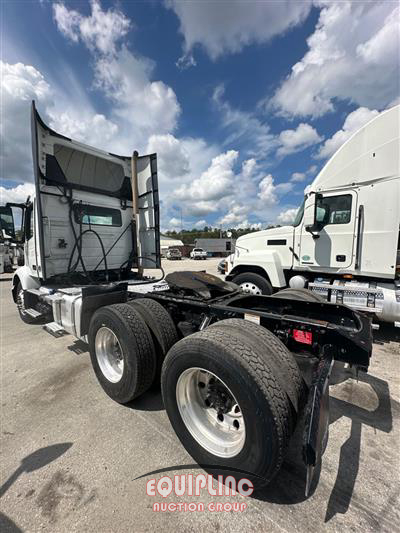 2019 Volvo VNR64T