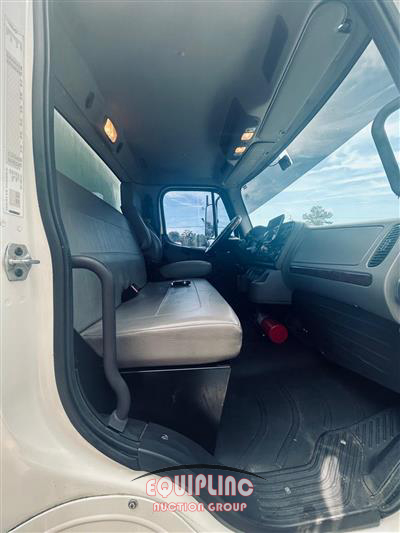 2014 Freightliner M2