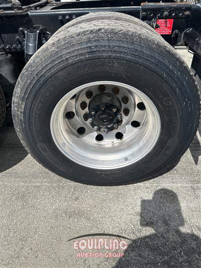 2019 Volvo VNR64T