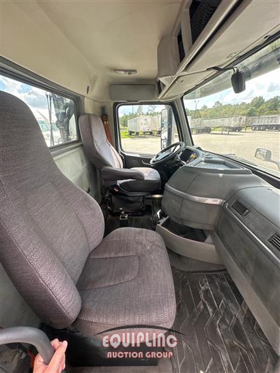 2019 Volvo VNR64T