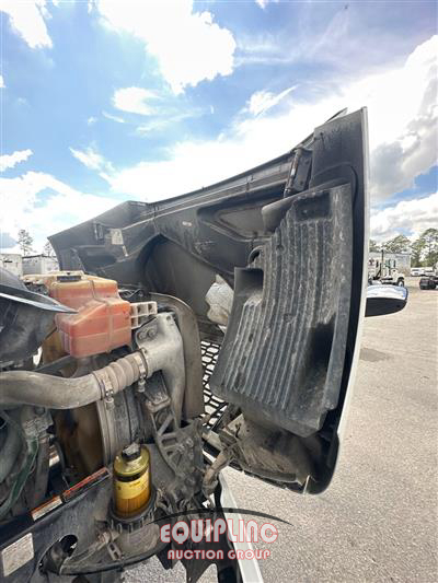 2019 Volvo VNR64T