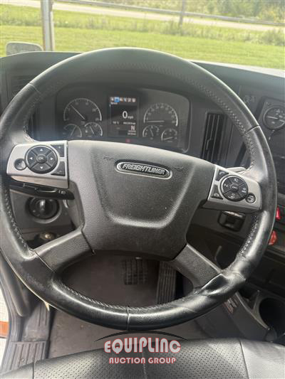 2024 Freightliner CASCADIA 6X4 T/A SLEEPER TRUCK