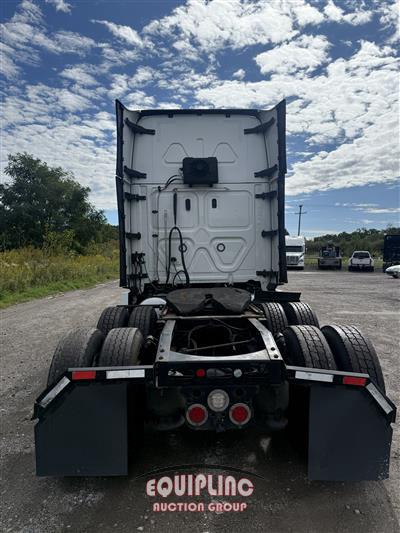 2024 Freightliner CASCADIA 6X4 T/A SLEEPER TRUCK