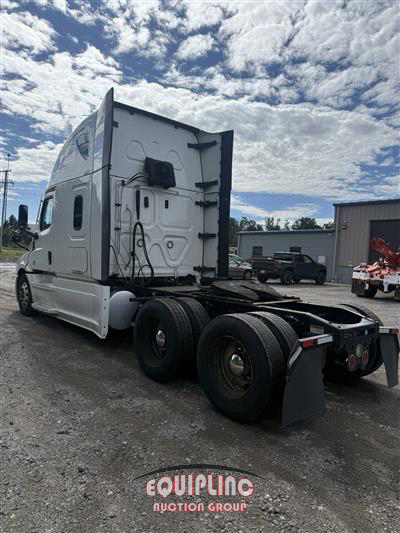 2024 Freightliner CASCADIA 6X4 T/A SLEEPER TRUCK
