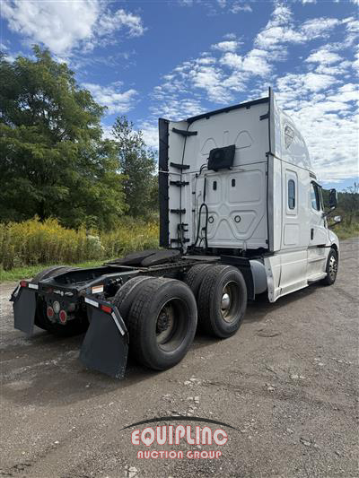 2024 Freightliner CASCADIA 6X4 T/A SLEEPER TRUCK