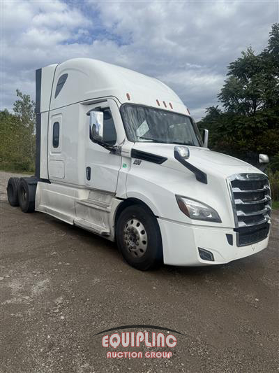 2024 Freightliner CASCADIA 6X4 T/A SLEEPER TRUCK