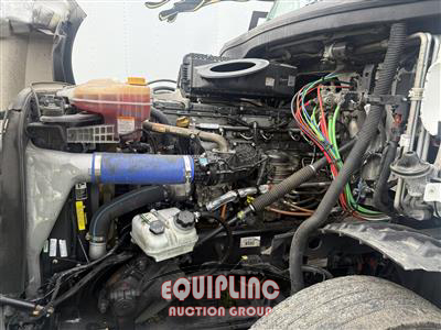 2024 Freightliner CASCADIA 6X4 T/A SLEEPER TRUCK