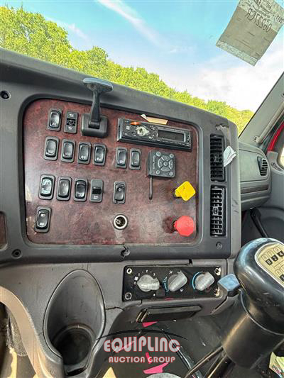 2011 Freightliner M2