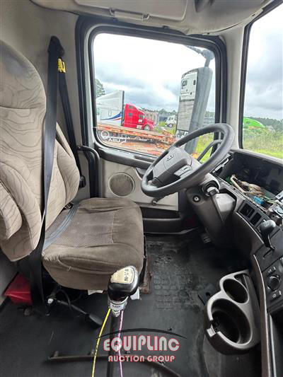 2011 Freightliner M2