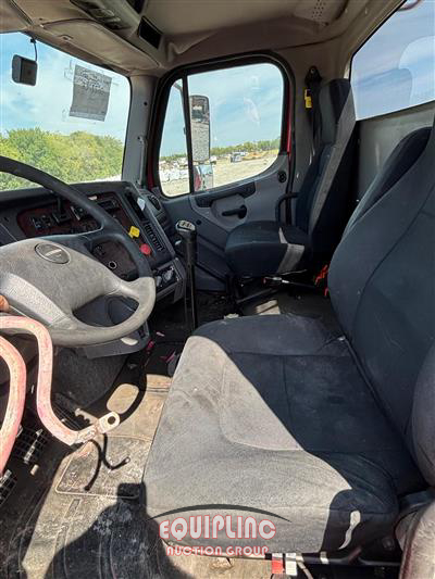 2011 Freightliner M2