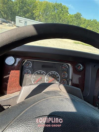 2011 Freightliner M2