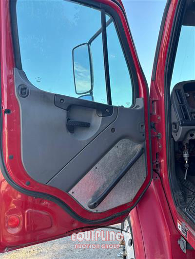 2011 Freightliner M2