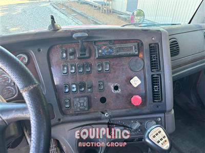 2011 Freightliner M2
