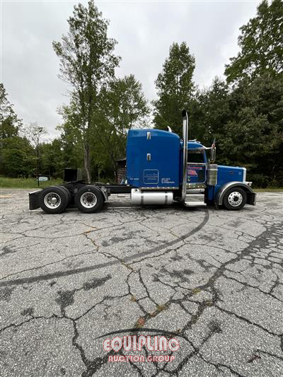 2007 Peterbilt 379 6X4 T/A SLEEPER TRUCK TRAC