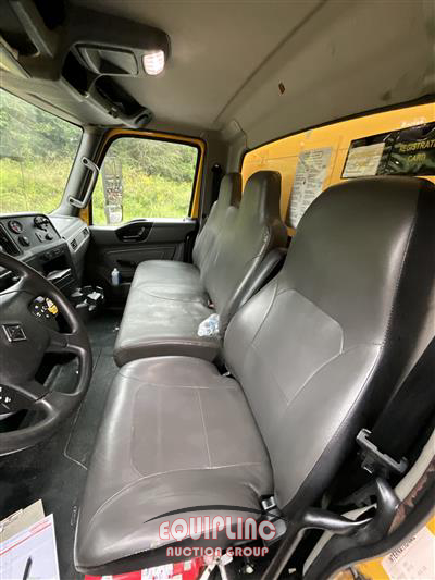 2021 International MV607 4X2 S/A 26FT NON CDL BOX