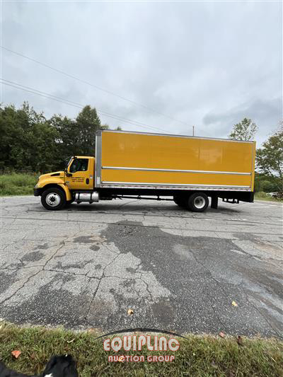 2021 International MV607 4X2 S/A 26FT NON CDL BOX