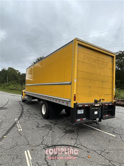 2021 International MV607 4X2 S/A 26FT NON CDL BOX