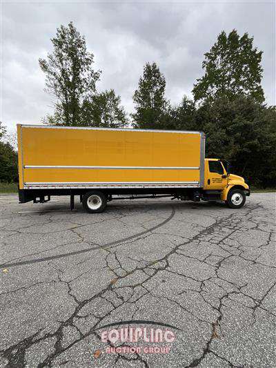 2021 International MV607 4X2 S/A 26FT NON CDL BOX
