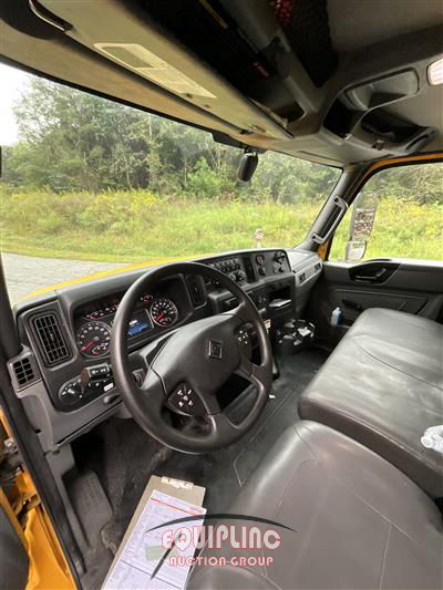 2021 International MV607 4X2 S/A 26FT NON CDL BOX