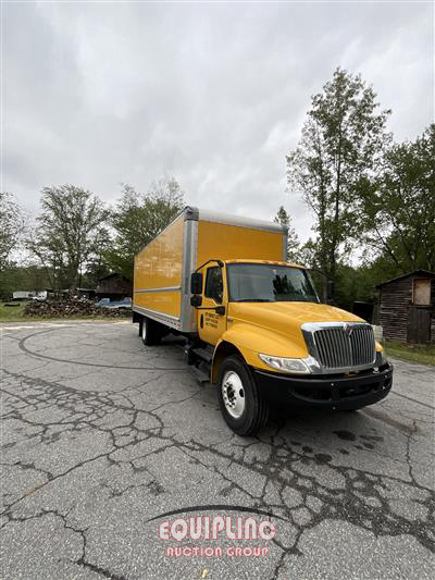 2021 International MV607 4X2 S/A 26FT NON CDL BOX