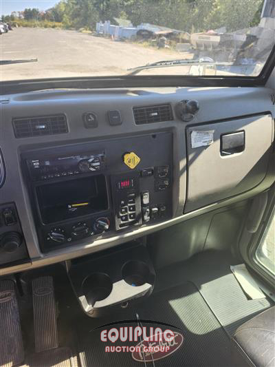 2017 Peterbilt 337 4X2 S/A 26FT LEDWELL HYDRA