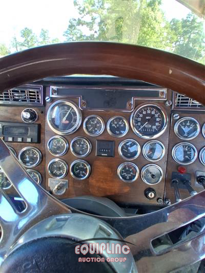 1997 Peterbilt 379 6X4 T/A SLEEPER TRUCK TRAC