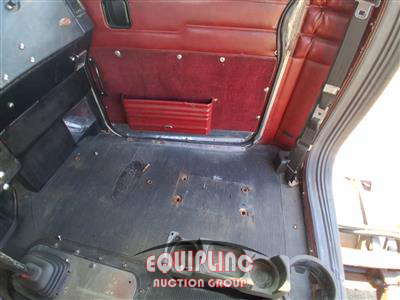 1997 Peterbilt 379 6X4 T/A SLEEPER TRUCK TRAC
