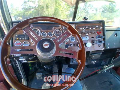 1997 Peterbilt 379 6X4 T/A SLEEPER TRUCK TRAC
