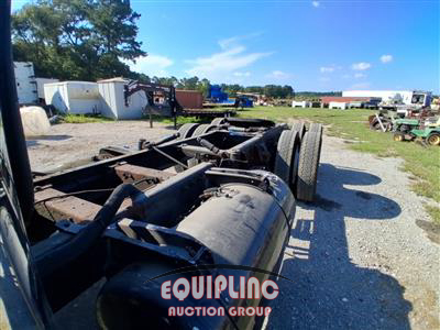 1997 Peterbilt 379 6X4 T/A SLEEPER TRUCK TRAC