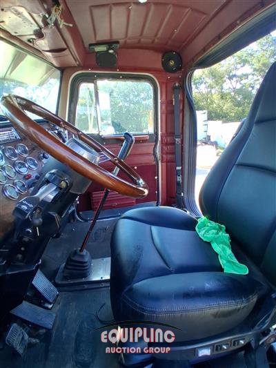 1997 Peterbilt 379 6X4 T/A SLEEPER TRUCK TRAC