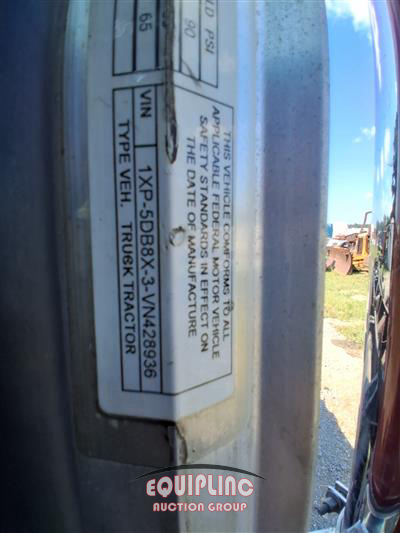 1997 Peterbilt 379 6X4 T/A SLEEPER TRUCK TRAC