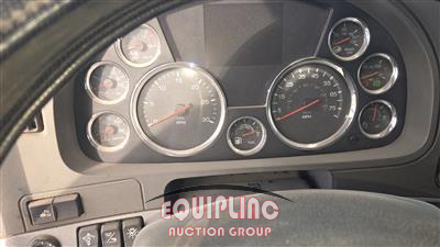 2015 Kenworth T680 6X4 T/A SLEEPER TRUCK TRA