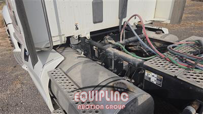 2015 Kenworth T680 6X4 T/A SLEEPER TRUCK TRA
