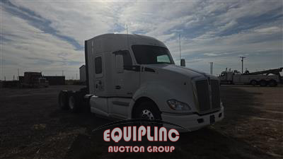 2015 Kenworth T680 6X4 T/A SLEEPER TRUCK TRA