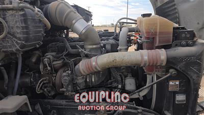 2015 Kenworth T680 6X4 T/A SLEEPER TRUCK TRA