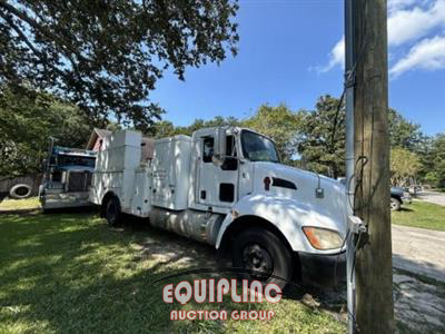 2008 Kenworth T300 4X2 S/A UTILITY SLEEPER W