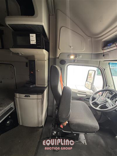 2019 Peterbilt 579 6X4 T/A SLEEPER TRUCK TRAC