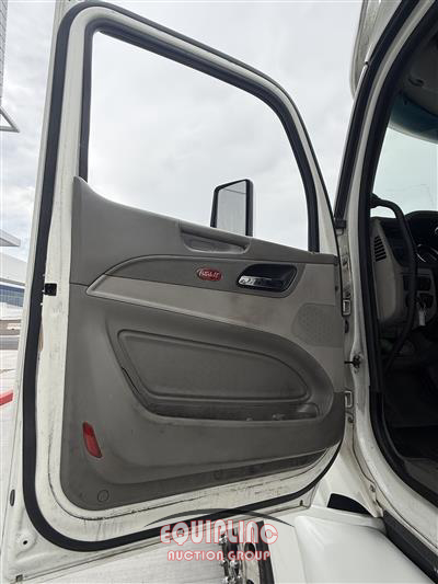 2019 Peterbilt 579 6X4 T/A SLEEPER TRUCK TRAC