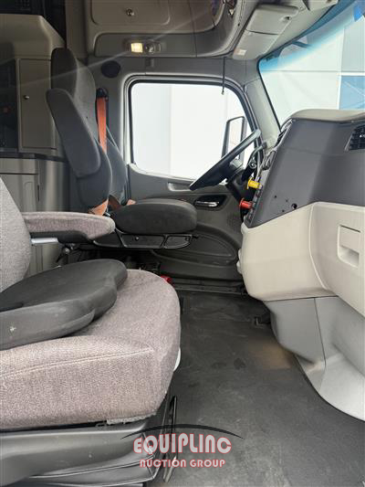 2019 Peterbilt 579 6X4 T/A SLEEPER TRUCK TRAC
