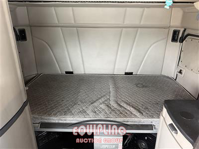 2019 Peterbilt 579 6X4 T/A SLEEPER TRUCK TRAC