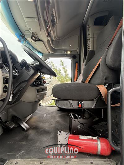 2019 Peterbilt 579 6X4 T/A SLEEPER TRUCK TRAC