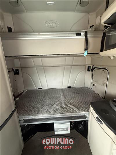 2019 Peterbilt 579 6X4 T/A SLEEPER TRUCK TRAC