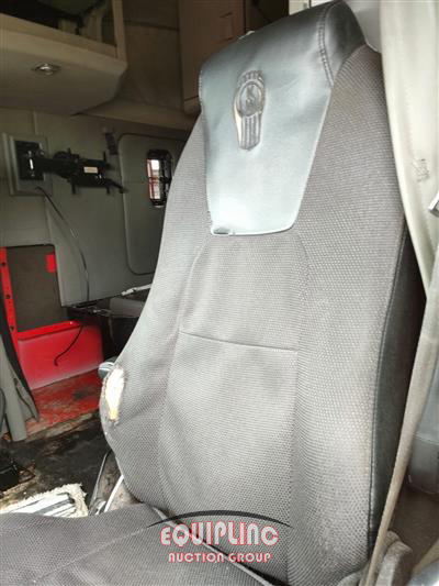 2017 Kenworth T680 6X4 T/A SLEEPER TRUCK TRA