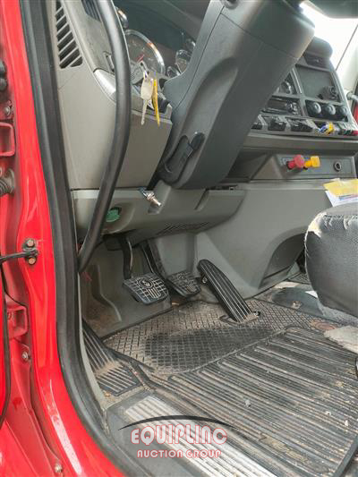 2017 Kenworth T680 6X4 T/A SLEEPER TRUCK TRA