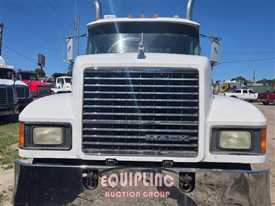 2003 Mack CH613 TRI/A DAY CAB TRUCK TRAC