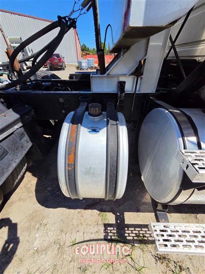 2003 Mack CH613 TRI/A DAY CAB TRUCK TRAC