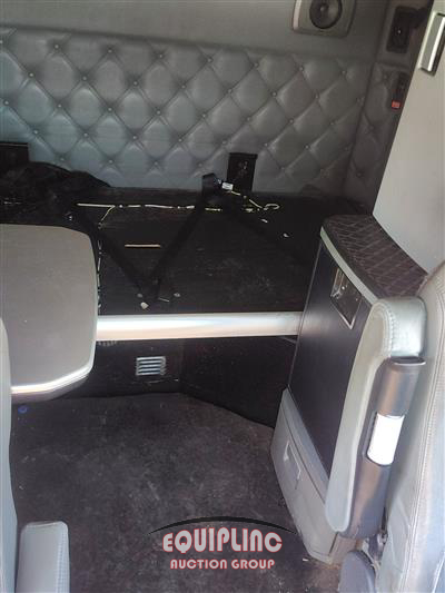 2019 Kenworth T680 6X4 T/A SLEEPER TRUCK TRA