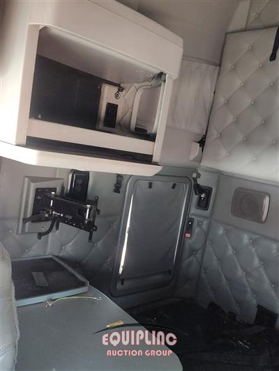 2019 Kenworth T680 6X4 T/A SLEEPER TRUCK TRA